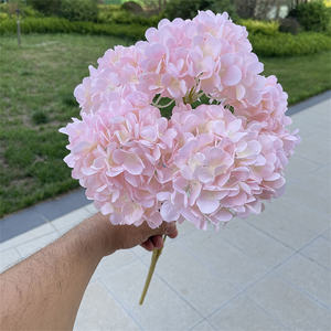 باقة زهور هدرانج من الحرير 5 رؤوس بيضاء تصلح كزهور لزينة حفلات الزفاف - Product Image 3