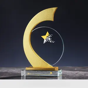 Высококачественный пользовательский корпоративный трофей изогнутый хрустальный трофей с металлическим хрустальным трофеем