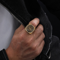 Bague Chevalière Maçonnique Classique pour Homme en Acier Inoxydable 316 Plaqué Or, Massif et Robuste, avec Symbole de l'Œil Qui Tout Voit et Diamants, Vente en Gros