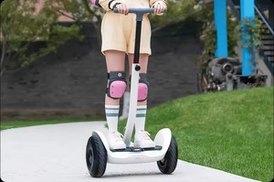 Xiaomi Nainebot <span class=keywords><strong>Mini</strong></span> <span class=keywords><strong>Pro</strong></span> 2 Trottinette électrique intelligente auto-équilibrante à double moteur, portée de 35km, trottinette d'équilibre à deux roues - Product Image 3