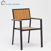 Ensemble table et chaises de salle à manger d'extérieur en plastique et bois, léger, rétractable, empilable, résistant aux UV et durable, pour hôtels et cours commerciales