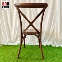 Chaises modernes en PP marron foncé à dossier croisé, mobilier commercial d'extérieur pour bistrot, fête, salle à manger, mariage, location de parcs