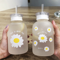 Vente en gros Tasses en verre avec marguerite florale Bouteille d'eau transparente en verre borosilicaté Tasse à café de voyage givrée