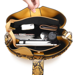 Ensemble de 2 sacs fourre-tout de luxe souples et spacieux pour femmes, sacs à main et sacs de voyage pour l'école, collection Serpentine - Product Image 6