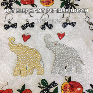 Broche éléphant avec symbole de courage en alliage de strass argenté et doré, idéale pour mariage, fête, costume, ou comme cadeau - Product Image 2