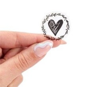Pegatina adhesiva en forma de corazón, pegatina decorativa autoadhesiva redonda con barnizado mate para decoración del hogar, sellado de regalos de boda - Product Image 1