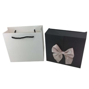 Collier à double porte au design floral élégant Boîte à bijoux Forme rectangulaire pour la présentation de cadeaux - Product Image 4