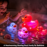 Lindo juguete de baño de pato con luz LED intermitente en forma de corazón de San Valentín, patito flotante con luces en estilos de pirata, alpaca y unicornio para bebés y niños en la bañera.