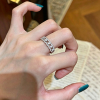 Bague de doigt ajustable large et imposante, style manchette ouverte, avec motif torsadé et tressé, sertie de zircon transparent et de filigrane