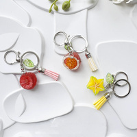 Schattige realistische fruit sleutelhanger van plastic, aardbei, sinaasappel, citroen, druif, kwastje, tasbedel, UV-print, groothandel, mode