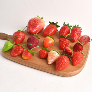 Nuevas fresas falsas artificiales <span class=keywords><strong>de</strong></span> plástico realista para Halloween y Navidad, accesorios para disparar frutas, exhibición <span class=keywords><strong>de</strong></span> fresas - Product Image 4