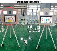 Photobooth portable en forme d'appareil photo 15,6 pouces, trépied inclus, montage rapide sans outil, léger, écran tactile, idéal pour les fêtes - Vente Flash