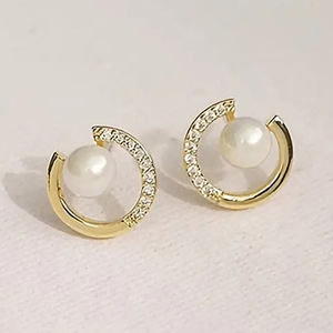Orecchini a cerchio stile perla per donna, eleganti con accenti scintillanti, gioielli alla moda per le orecchie - Product Image 2