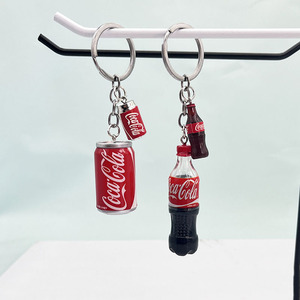 Siêu Mô Phỏng <span class=keywords><strong>Cola</strong></span> Chai Nước Giải Khát Lon Móc Khóa Dễ Thương Mini PVC Nhựa Xe Mặt Dây Quà Tặng Khuyến Mãi Cho Các Cặp Vợ Chồng Túi - Product Image 1