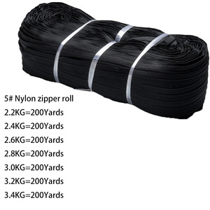 <span class=keywords><strong>Fermeture</strong></span> à glissière en nylon au mètre 3 ##5 Rouleau de <span class=keywords><strong>fermeture</strong></span> à glissière en nylon à longue chaîne pour sac à vêtements Vente en gros - Product Image 3