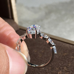 Joias de Moda KYRA01171 Anéis de CZ Banho de Platina Anéis de Casamento com Zircônia 3A para Mulheres - Product Image 4