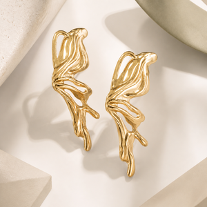 Boucles d'oreilles pendantes sculpturales en acier inoxydable plaqué or 14K, abstraites et fluides, 49 mm - Product Image 1