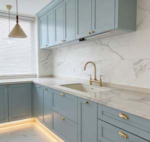 Juego de Muebles de Cocina Personalizados con Gabinetes Superiores de Vidrio, Unidades Inferiores de Madera Maciza e Iluminación Integrada para Cocinas Domésticas - Product Image 6