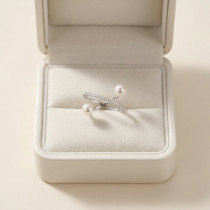 Anillo de doble perla entrelazada de diseño elegante y alta calidad, en oro blanco de 18 quilates con diamantes naturales incrustados, para uso diario. - Product Image 3