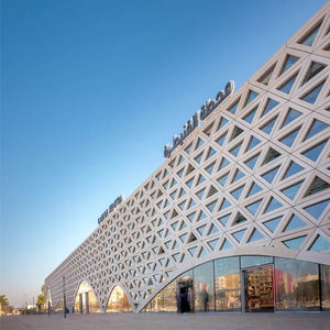 Panneaux de <span class=keywords><strong>façade</strong></span> UHPC architecturaux modernes sur mesure, mur-rideau en béton ultra-performant pour revêtement extérieur de bâtiment - Product Image 4