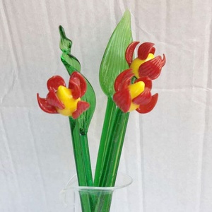 Belle À La Main Au Chalumeau Rouge Petit Vase En Verre De Fleur - Product Image 3