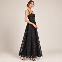 Robe longue noire en dentelle pour femme, col carré, sans manches, ceinturée, coupe trapèze, idéale pour mariage, invitées, soirée ou tenue décontractée