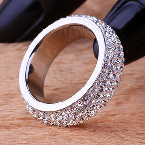 Bague pour femme en acier inoxydable 6 mm, style diamant avec cinq rangs de pavés, cadeau de bijoux - Product Image 2