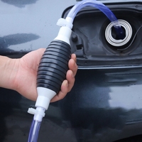 Camion de pompage d'essence et d'huile avec pompe manuelle et tuyau d'aspiration pour déflecteur d'urée