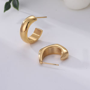 Pendientes de diseño chapados en oro de 18 quilates para mujer de alta calidad - Product Image 4