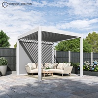 Overdekte pergola met lamellen, buitenzonwering