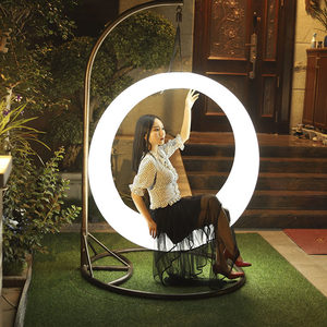 Silla Columpio Moderna <span class=keywords><strong>de</strong></span> Plástico para Exteriores, Asiento en Forma <span class=keywords><strong>de</strong></span> Luna, Hamaca <span class=keywords><strong>de</strong></span> Jardín con Energía Solar, Silla Mecedora Infantil para Relajación en Interiores - Product Image 1