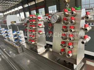 WPC ızgara plakası makine PVC WPC ızgara paneli ekstrüzyon makinesi WPC ızgara kurulu yapma makinesi - Product Image 6