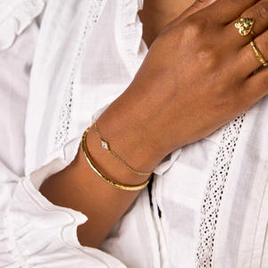 กำไลข้อมือคู่รักสไตล์พุทธแบบสั่นได้ รุ่นฮิต ขายดี สำหรับผู้หญิง ชุบทอง 18K บนสแตนเลสสตีล ลายผีเสื้อ - Product Image 5