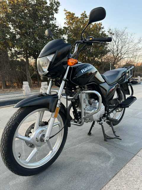 Haojue DM125 125cc Street Bike Single Cylinder Air Cooled EFI 7.4kW Disc Brake Vacuum Tires 132kg