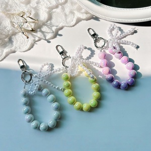 Breloques de téléphone pour filles tendance, avec perles, nœuds et perles de culture, utilisables comme porte-clés, chaîne de téléphone, dragonne ou bracelet. - Product Image 2