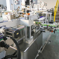 Machine d'étiquetage automatique haute performance pour bouteilles carrées en verre et en plastique, idéale pour les seaux en plastique et les produits nettoyants