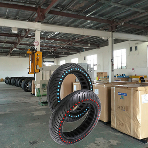 Nouvelle Image 8.5 pouces roue de pneu en caoutchouc solide pour <span class=keywords><strong>Xiaomi</strong></span> <span class=keywords><strong>M365</strong></span> Scooter électrique antidéflagrant conception en nid d'abeille pneu sans air - Product Image 1