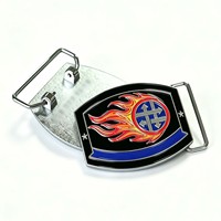 Boucle de ceinture en métal incurvée personnalisée en alliage de zinc plaqué argent avec impression UV et émail souple, motif flèche en flamme