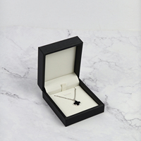Boîte à bijoux de luxe de haute qualité en cuir PU carré avec fermeture à boucle, logo personnalisable imprimé, emballage pour le rangement des bijoux