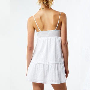 Robe mini à bretelles de style poupée, à volants et nœuds, de haute qualité, ludique, avec broderie en coton ajourée personnalisée - Product Image 3