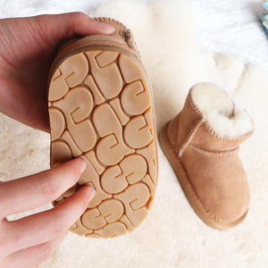 Nouvelles <span class=keywords><strong>bottes</strong></span> de neige décontractées pour enfants <span class=keywords><strong>en</strong></span> peau de mouton, à velcro, chaudes pour l'hiver, antidérapantes, chaussures pour tout-petits, pantoufles chaudes pour la maison - Product Image 6
