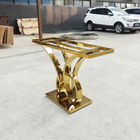 Table de salle à manger extérieure de luxe moderne en forme de papillon en acier inoxydable et verre trempé, durable pour hôtels et mariages