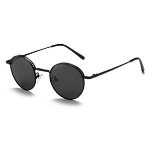Gafas de Sol Redondas Metálicas Grises Unisex con Protección UV400, Lentes TAC y Montura Negra - Product Image 3