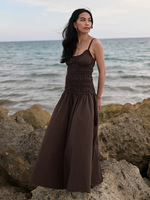 Robe longue décontractée pour femme à volants et corsage smocké, bretelles spaghetti, coupe évasée, style A-line, idéale pour les vacances