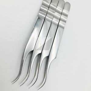 แหนบคีบขนตาสแตนเลสแบบญี่ปุ่นเคลือบสีเงินพร้อมปลายแหลมออกแบบโลโก้ได้ตามต้องการ - Product Image 2