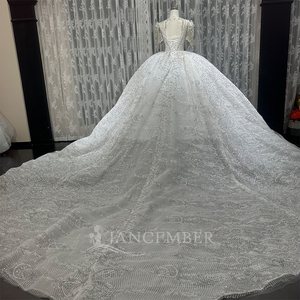 Vestido de Novia Moderno Wx293 con Escote Corazón, Estilo Europeo, Cola Capilla, Apliques Florales, Espalda Descubierta y Sexy - Product Image 2