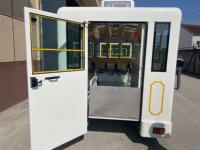 Fabricant professionnel de trains sans rails élégants à 58 places avec grandes fenêtres, fonctionnant sur batterie, pour les voyages de vacances