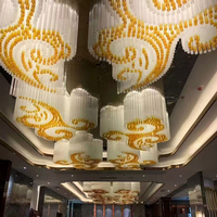 Lustre LED moderne de luxe avec cristaux K9, taille et couleur personnalisables pour l'éclairage de plafond des couloirs d'hôtel