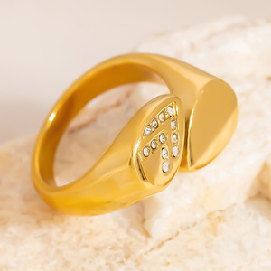 Bague en or plaqué avec lettres et pavé de diamants, bijou pour l'index, cadeau unisexe - Product Image 2