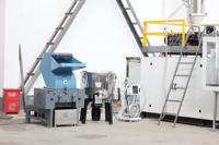 Machine de soufflage par extrusion pour la fabrication de bidons et de fûts de 5L et 10L pour véhicules, réservoirs de carburant et seaux